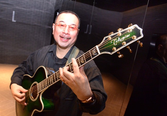 Guitarist Jiro Yoshida poses with his signature Takamine electric guitar on July 7. (Chung Hee-cho/ The Korea Herald)