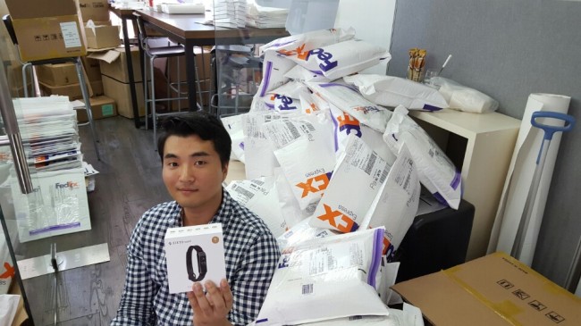 David Suh, chief financial officer of Zikto, prepares to send out orders raised by the company’s Kickstarter campaign at the company’s office in Seoul last week. (Zikto)