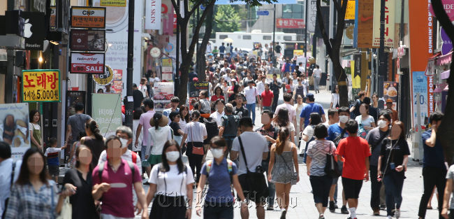Myeongdong, a major shopping district in downtown Seoul, brims with visitors on June 28. (Yonhap)
