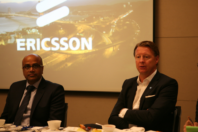 Ericsson CEO Hans Vestberg (right) and Arun Bansal, head of the Swedish firm’s business unit radio division attend a press meeting in Seoul on Wednesday. (Ericsson)
