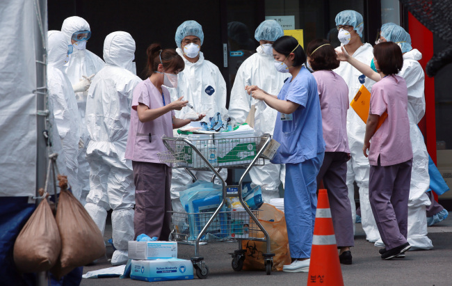 Korea`s Health Ministry has been heavily criticized for their inept handling of the MERS crisis, especially during the early stages. (Yonhap)