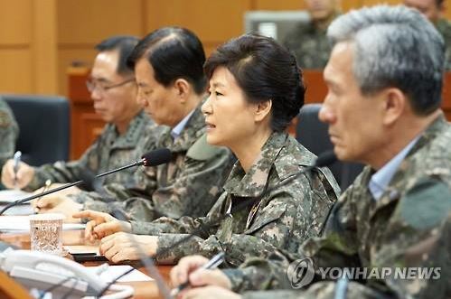President Park Geun-hye makes comments during a surprise visit to the headquarters of Third Army in Yongin, Gyeonggi Province, on Aug. 21, 2015. (Yonhap)