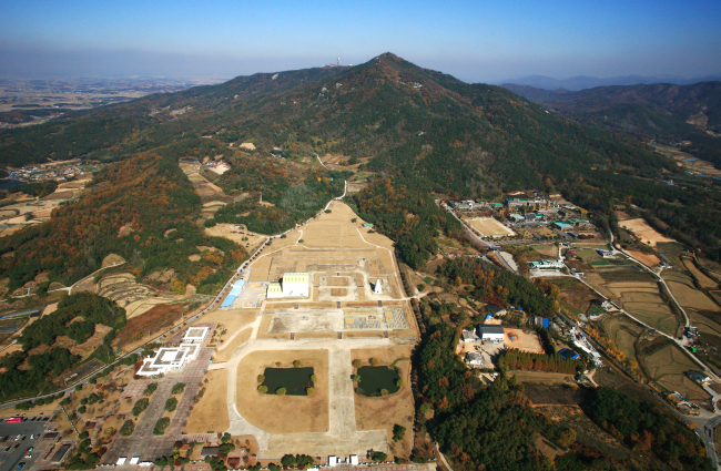 Aerial view of the Mireuksa Temple site (Iksan City Government)