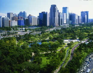 Yeouido Park in central Seoul, an urban forest in Korea. (KFS)