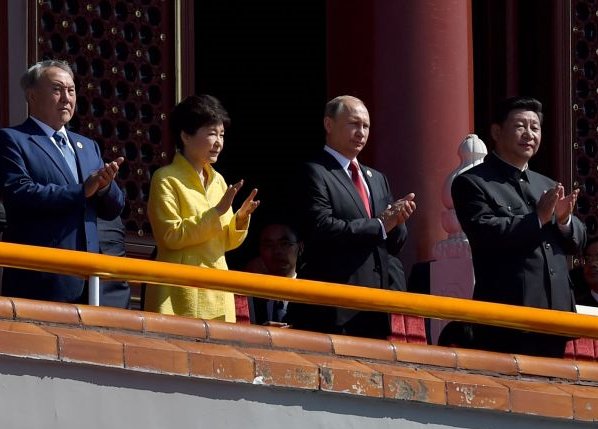 South Korean President Park Geun-hye, Russian President Vladimir Putin (second from right), Chinese President Xi Jinping (right) and Kazakhstan President Nursultan Nazarbayev (left) applaud during a military parade in Tiananmen Square in Beijing on September Thursday to mark the 70th anniversary of victory over Japan and the end of World War II. (AFP-Yonhap)
