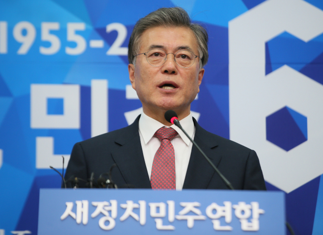 NPAD chairman Moon Jae-in speaks at a press conference in Seoul on Wednesday. Yonhap