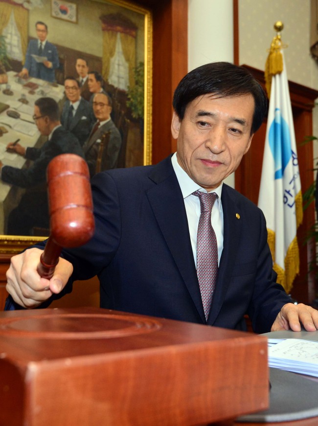 Bank of Korea Gov. Lee Ju-yeol presides over a meeting of the Monetary Policy Board in Seoul on Friday. Yonhap