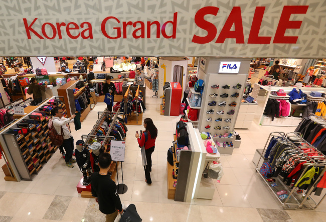 Customers browse products at a clothing store at Lotte Department Store in Myeong-dong in central Seoul during the first day of Korea Black Friday event on Thursday. Yonhap