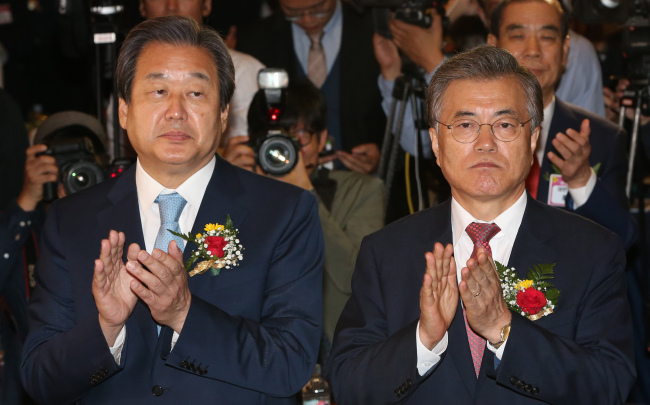 Saenuri Party Chairman Rep. Kim Moo-sung(left) and the NPAD Chairman Rep. Moon Jae-in. Yonhap