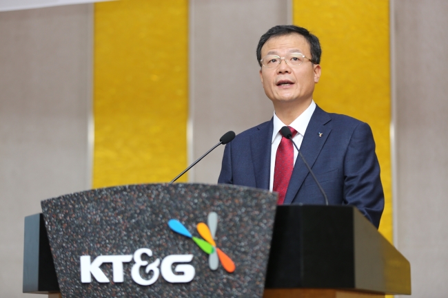 New KT&G president Baek Bok-in speaks at his inauguration meeting in Daejeon on Wednesday. (KT&G)