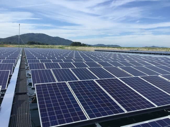 LG CNS‘s floating solar power plant on Otae Reservoir in Sangju, North Gyeongsang Province. (LG CNS)