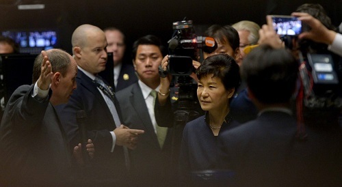 President Park Geun-hye pays a visit to NASA`s Goddard Space Flight Center in Maryland on Wednesday. Yonhap
