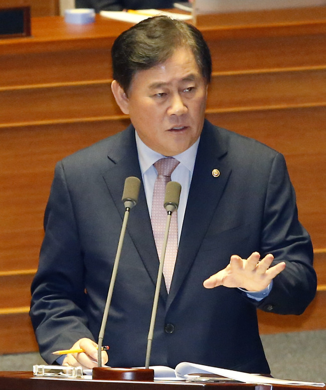                                                              Finance Minister Choi Kyung-hwan (Yonhap)