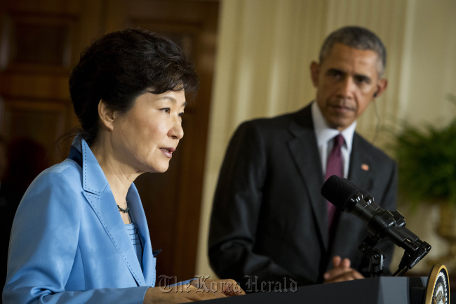 President Park Geun-hye (left) speaks as her U.S. counterpart Barack Obama looks on at a news conference at the White House in Washington on Friday. (Bloomberg-Yonhap)