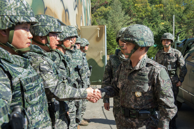 South Korea’s Joint Chiefs of Staff Chairman Gen. Lee Sun-jin shakes hands with troops at a unit on the country’s frontline island of Yeonpyeongdo on Oct. 9. (Yonhap)