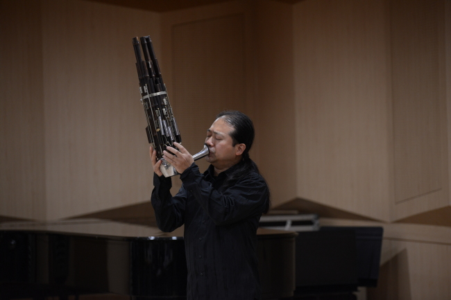 Musician Wu Wei plays the Chinese Sheng (traditional woodwind mouth organ) during a press conference held for the Seoul Philharmonic Orchestra’s upcoming “Ars Nova” concert series. (Seoul Philharmonic Orchestra)