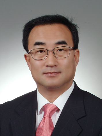 Yoon Yong-chul, Senior vice president of PR office