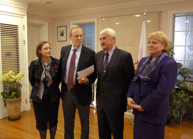 (From left) Human rights activist Joanna Hosaniak, National Endowment for Democracy president Carl Gershman, Polish Ambassador Krzysztof Ignacy Majka and his spouse Zofia Majka. Joel Lee / The Korea Herald