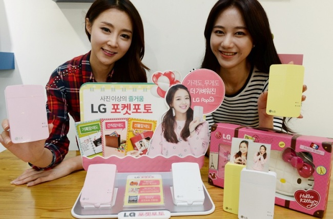 PORTABLE PRINTER APPEALS TO CUSTOMERS -- LG Electronics said Monday that the cumulative sales of its mobile printer Pocket Photo has crossed 1.3 million units worldwide -- 80 percent of that in Korea and China -- since the release of the portable printer in September 2012. (LGE)