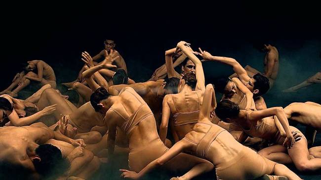 A scene from the Health Ministry`s current antismoking TV ad, featuring ballet dancers expressing the agony of smoking’s side effects through dance movements. (A screen capture)