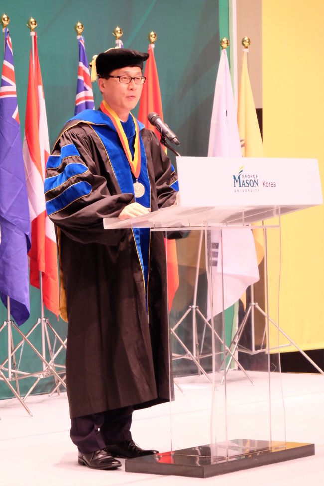 Steven K. Lee, the president of George Mason University Korea, speaks during his inauguration ceremony at the Incheon Global Campus concert hall Thursday. (eorge Mason University Korea)