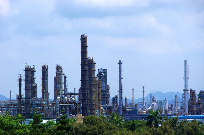 An oil refinery (123rf)