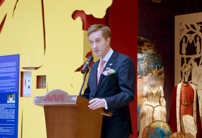 Danish Ambassador Thomas Lehmann speaks at the exhibition titled “I belong to the world,” which displays artifacts and artworks of Danish author Hans Christian Andersen. Joel Lee/The Korea Herald