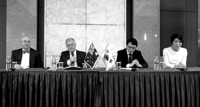 (From left) Australian Chamber of Commerce in Korea chairman Graham Dodds, Australian Ambassador William Paterson, Korea’s Ministry of Trade, Industry and Energy FTA implementation director Jeremy Shin and Korea International Trade Association research fellow Je Hyun-jung speak at a press conference marking the first anniversary of the Korea-Australia free trade agreement in Seoul on Thursday. Joel Lee/The Korea Herald