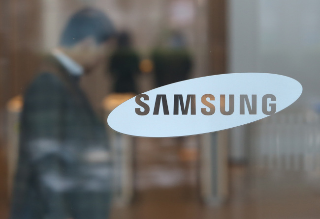 A Samsung logo is seen at the Seoul headquarters. Yonhap
