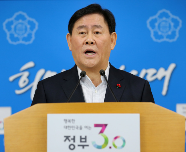 Deputy Prime Minister Choi Kyung-hwan speaks at a press conference in Seoul on Sunday. (Yonhap)