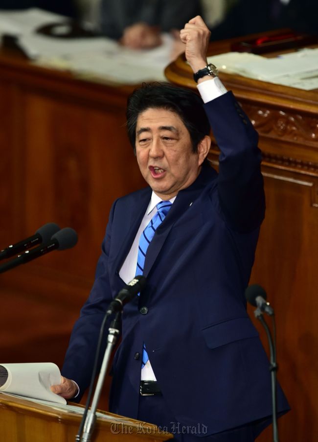 Japanese Prime Minister Shinzo Abe delivers a speech at the National Diet in Tokyo on Wednesday. (AFP-Yonhap)