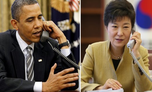 File photographs of President Park Geun-hye and President Barack Obama holding phone conversations. Yonhap