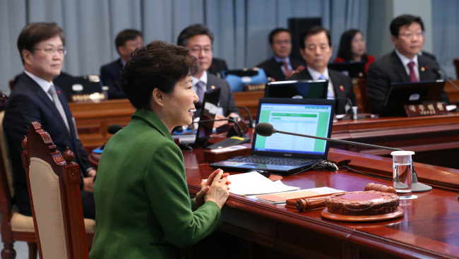 President Park Geun-hye presides over a Cabinet meeting at Cheong Wa Dae on Tuesday. Yonhap