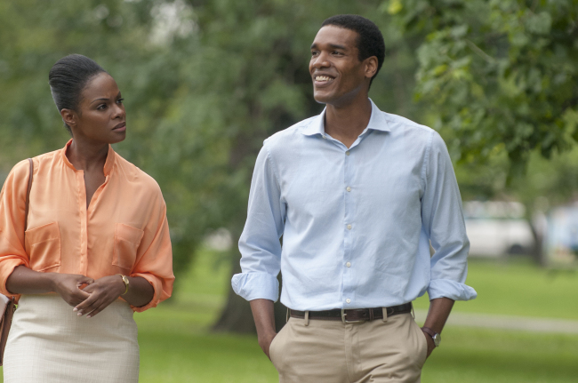 Tika Sumpter (left) as Michelle Robinson, and Parker Sawyers as Barack Obama, star in the film, “Southside With You,” directed by Richard Tanne. The movie is included in the U.S. Dramatic Competition at the 2016 Sundance Film Festival, which runs Jan. 21-31. (AP-Yonhap)