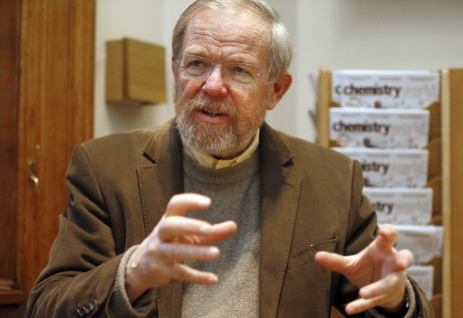 U.S. author Bill Bryson gestures during an interview in London on Jan. 6, 2016. (AP-Yonhap)