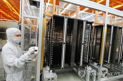 A worker makes an examination at a local semiconductor factor. (Yonhap)