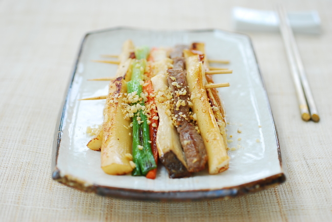 Tteok sanjeok (skewered rice cake with beef and vegetables) (Korean Bapsang)