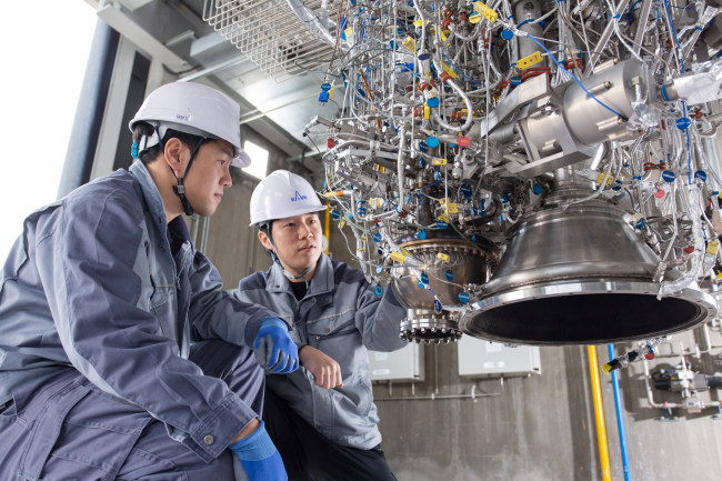 Engineers from the state-run Korea Aerospace Research Institute prepare to test a 7-ton rocket engine. (KARI)