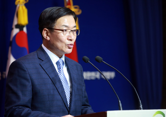 Defense Ministry spokesman Moon Sang-gyun speaks during a press briefing on North Korea's impending launch. (Yonhap)
