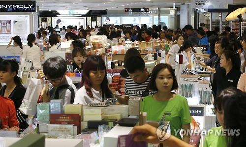 Duty free store in Lotte Department Store in downtown Seoul (Yonhap)