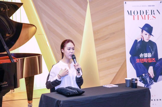 Pianist Son Yeol-eum speaks at a press conference for her new album, “Modern Times,” at the Stradeum concert hall in Seoul on Wednesday.(Credia)