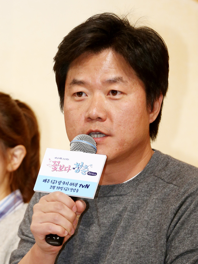 Producer Na Young-seok speaks to press at the Imperial Palace Hotel in Seoul, Thursday. (Yonhap)