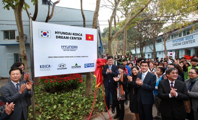 HYUNDAI-KOICA DREAM CENTER OPENS-- Staff from the Korean Embassy in Vietnam, Hyundai Motor Group, Korea International Cooperation Agency and others cheer at the opening ceremony of the Hyundai-KOICA Dream Center inside Hanoi Industrial Vocational College in Vietnam on Wednesday. The center, which is funded by Hyundai Motor Group, will provide 18-month trainings for automobile repair and construction to around 300 to 1,500 local students every year. (Hyundai Motor Group)