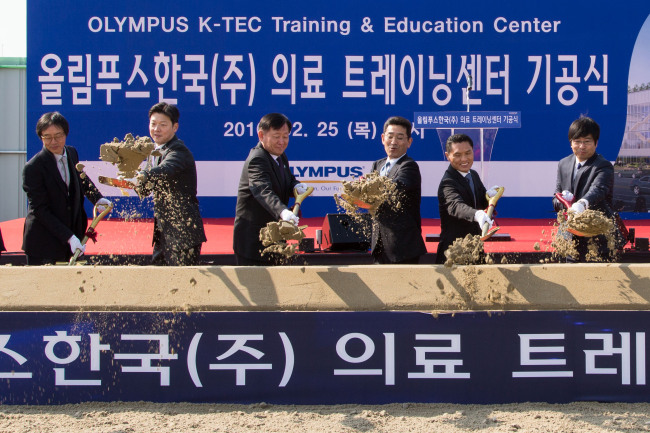 Olympus Korea CEO and president Naoki Okada (third from right) attends the groundbreaking ceremony Thursday of the company’s new medical training center in Songdo, Incheon. Olympus Korea