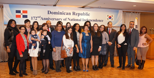 Members of the Dominican Republic in Korea, including Dominican Ambassador Grecia Fiordalicia Pichardo (seventh from right, front row in a blue dress), pose at a National Day reception at Lotte Hotel in Seoul on Feb. 26. (Dominican Embassy)