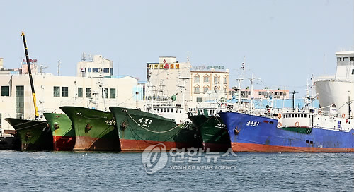 This undated photo shows North Korean ships moored at a port in Sokcho, Gangwon Province. (Yonhap)