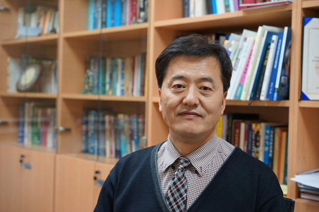 Lee Tong-won, head of automobile tuning research center at Ajou Motor College. (Ajou Motor College)