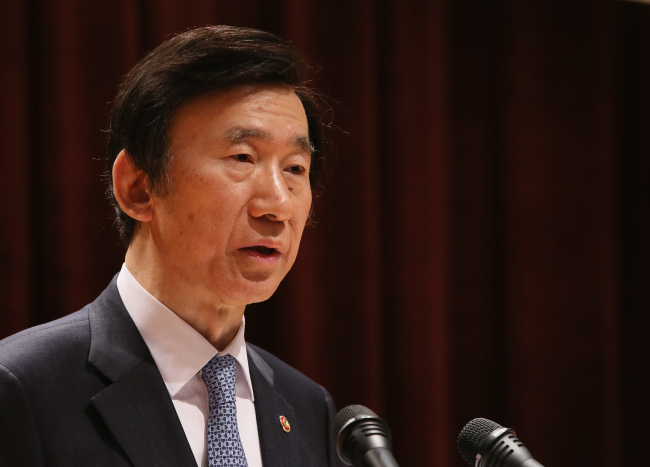 Foreign Minister Yun Byung-se delivers his opening address during an annual meeting of chiefs of overseas diplomatic missions at the ministry`s headquarters in Seoul on Monday. (Yonhap)