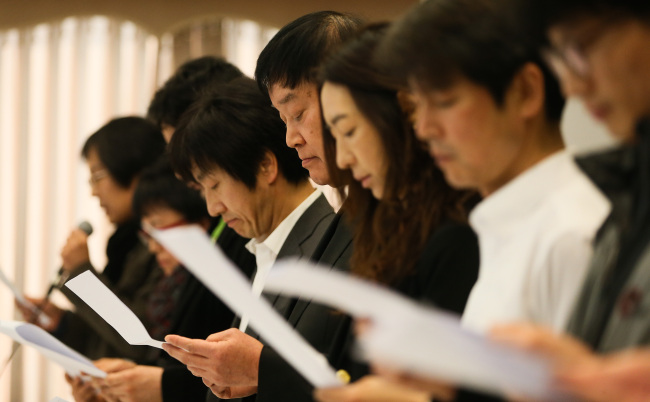 An emergency committee formed of Korean filmmakers’ associations protested the Busan Metropolitan Government’s continued interference in the BIFF’s operations at a press conference at the Korea Press Center in Jung-gu, Seoul, on Wednesday. (Yonhap)