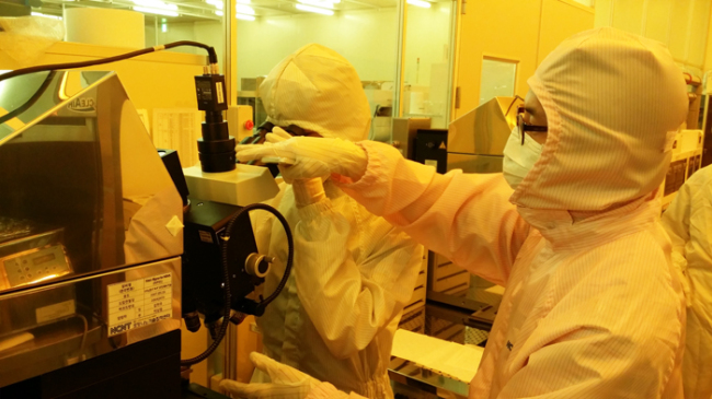 Scientists experiment with nanotechnology in a lab in North Gyeongsang Province, South Korea. (Yonhap)